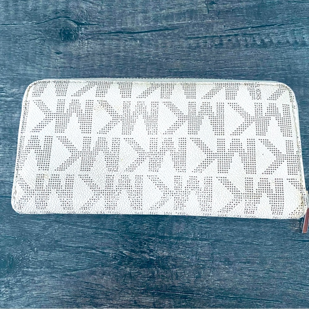 Michael Kors White Large Zip Wallet with Brown MK Logo Print - Picture 2 of 10